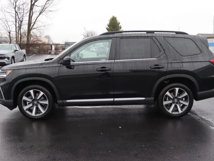 2025 Honda Pilot Touring photo 1