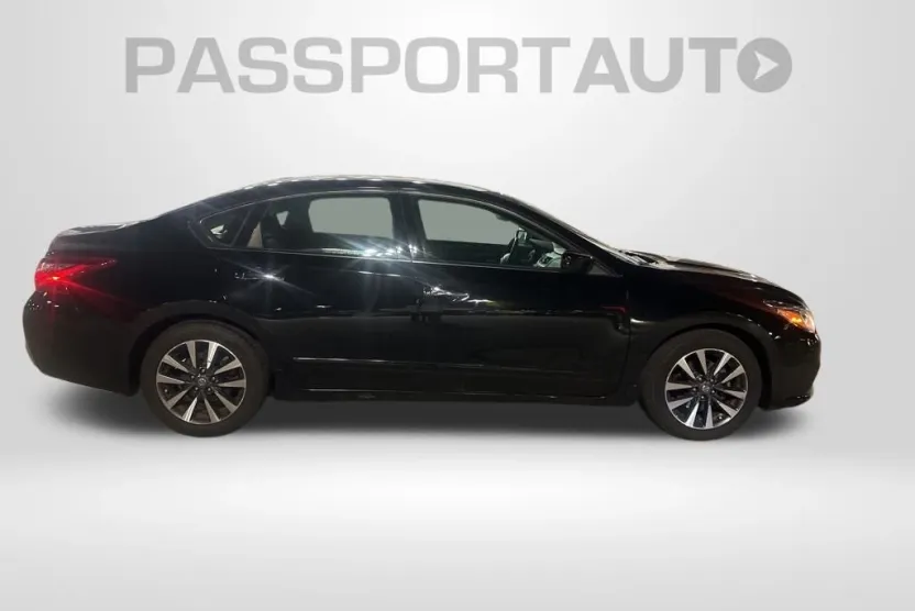 2016 Nissan Altima 2.5 SV photo 1