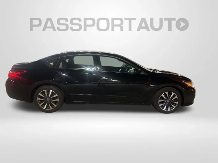 2016 Nissan Altima 2.5 SV photo 1