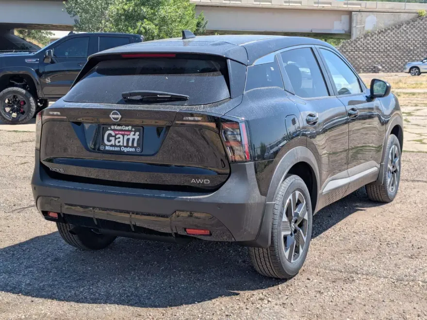 2025 Nissan Kicks SV photo 1