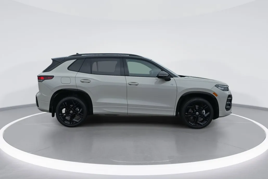 2025 Volkswagen Tiguan SE R-Line Black photo 1