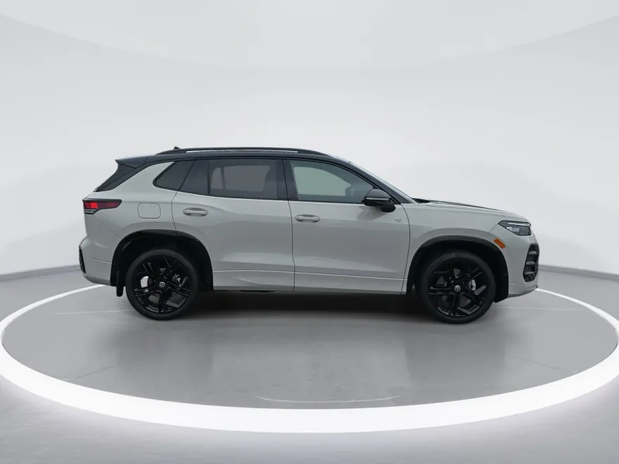2025 Volkswagen Tiguan SE R-Line Black photo 1