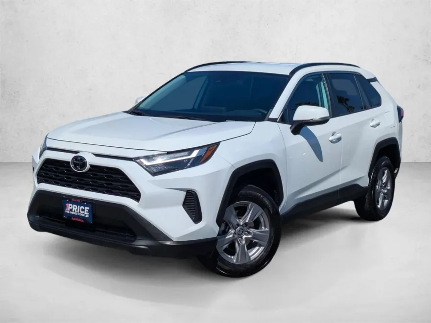 2023 Toyota RAV4 XLE photo 1