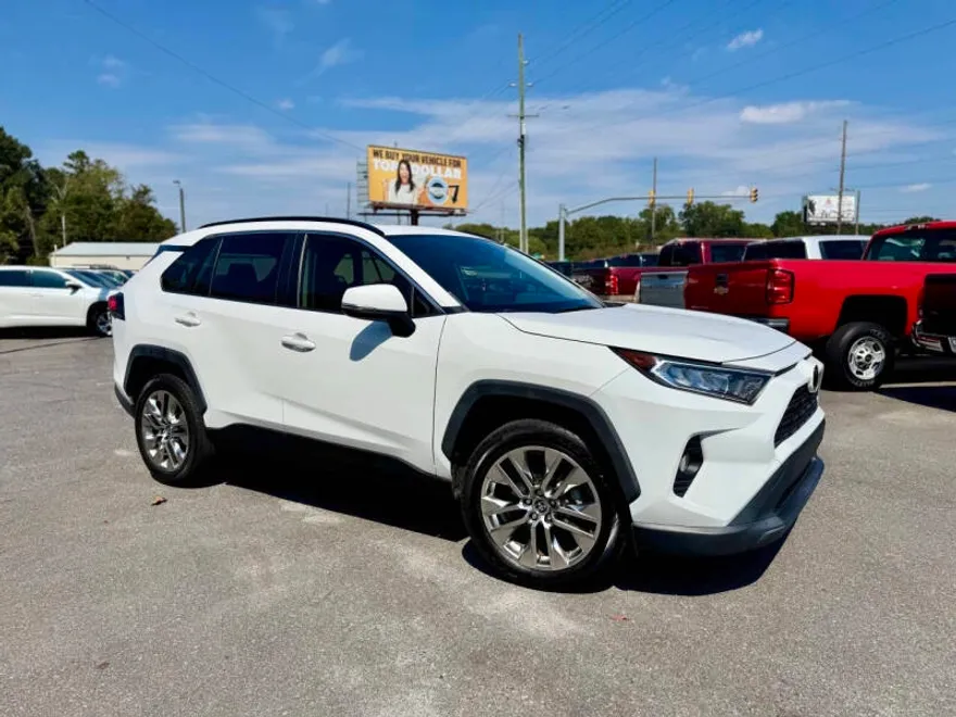 2020 Toyota RAV4 XLE Premium photo 1