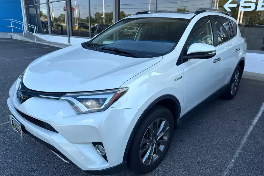 2017 Toyota RAV4 Hybrid Limited photo 1