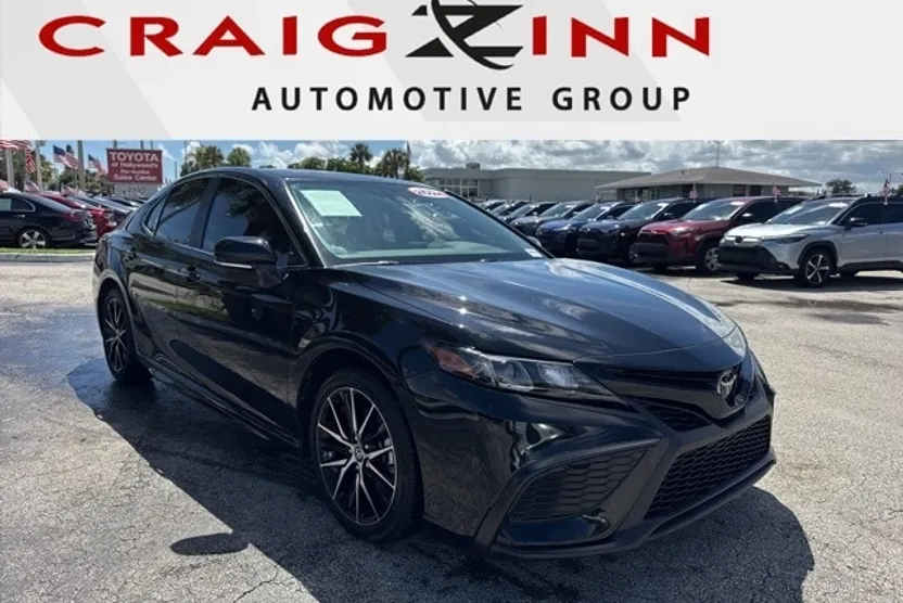 2024 Toyota Camry SE photo 1