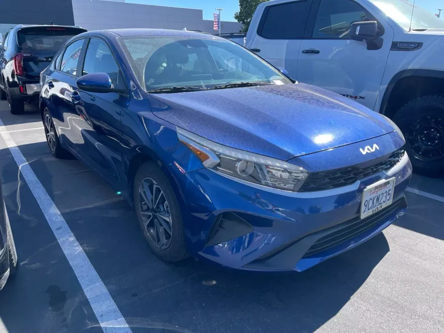 2023 Kia Forte LXS photo 1