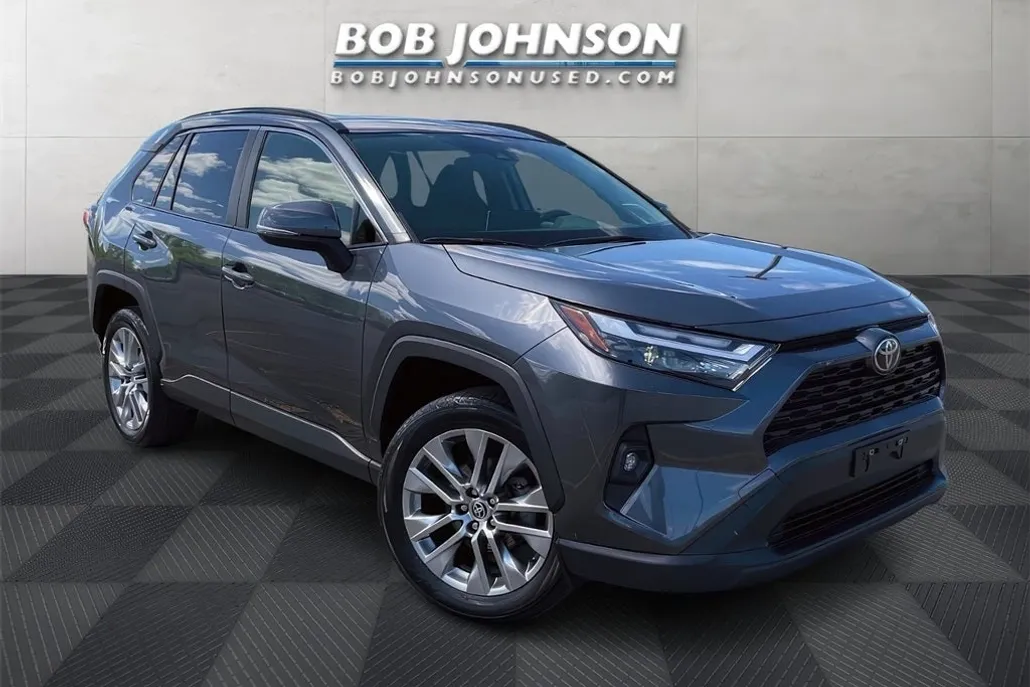 2022 Toyota RAV4 XLE Premium photo 1