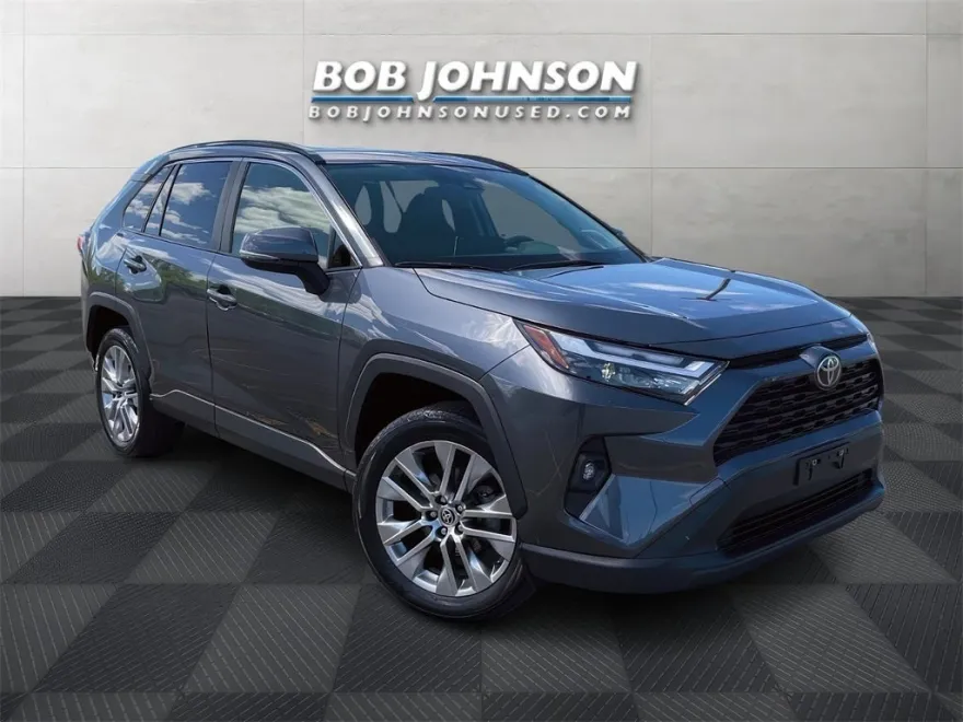 2022 Toyota RAV4 XLE Premium photo 1