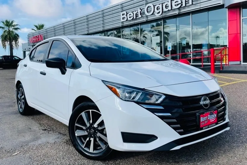 2024 Nissan Versa 1.6 S photo 1