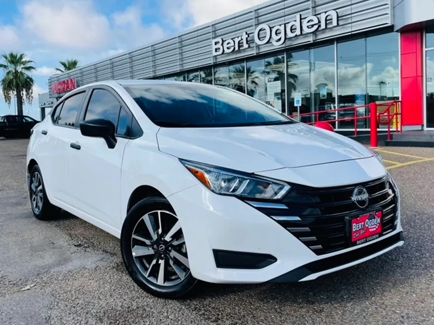 2024 Nissan Versa 1.6 S photo 1