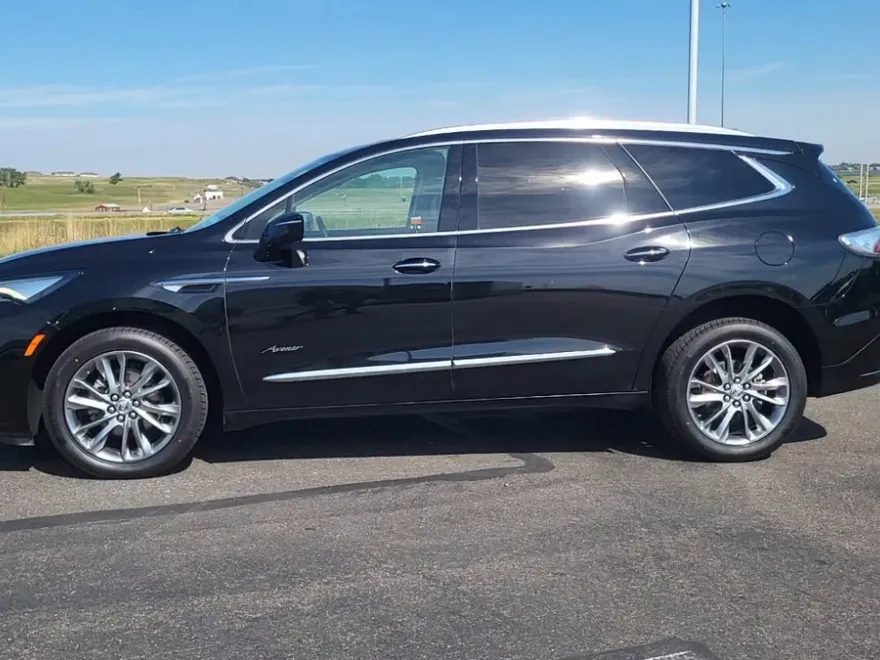 2023 Buick Enclave Avenir photo 1
