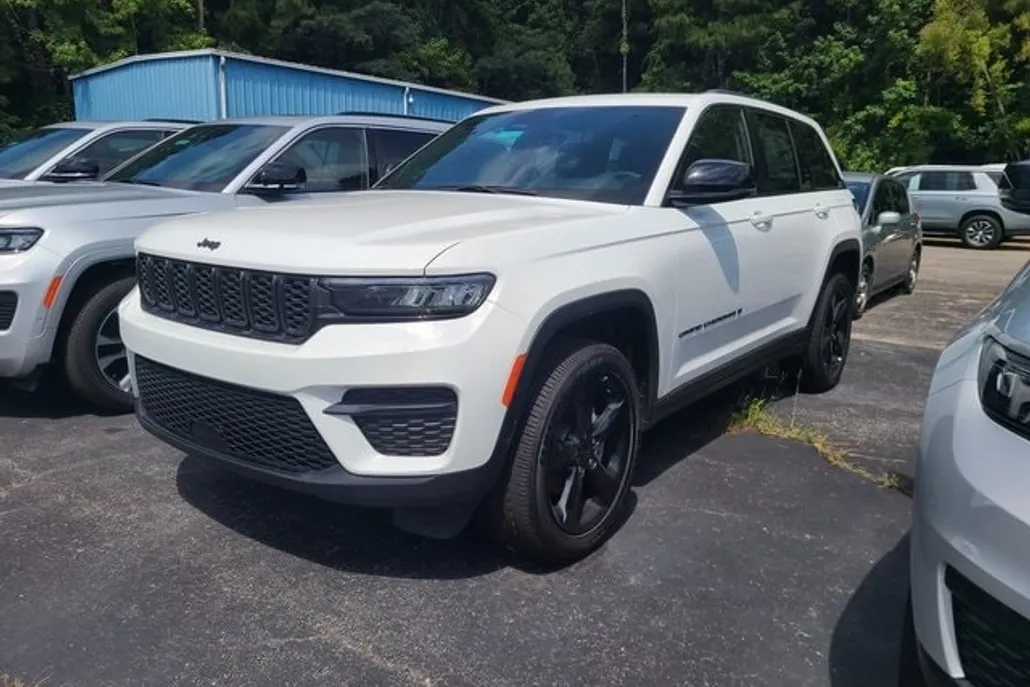 2025 Jeep Grand Cherokee Altitude photo 1
