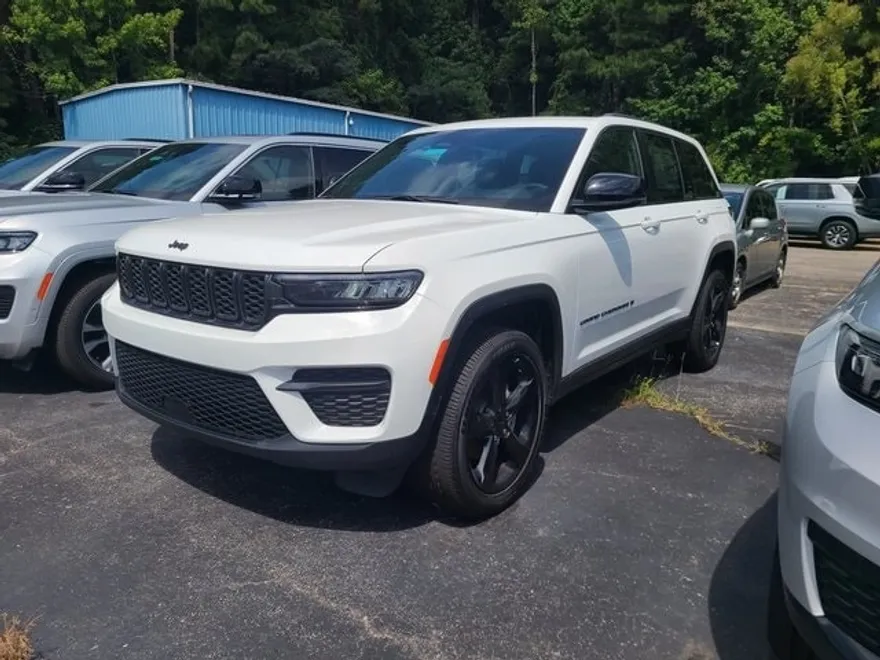 2025 Jeep Grand Cherokee Altitude photo 1
