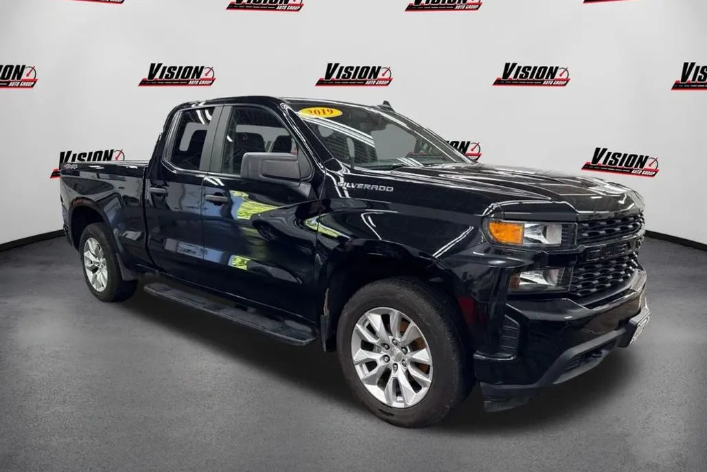 2019 Chevrolet Silverado 1500 Custom photo 1