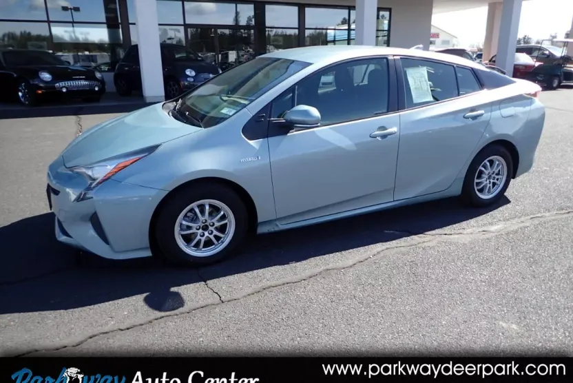 2016 Toyota Prius Two photo 1