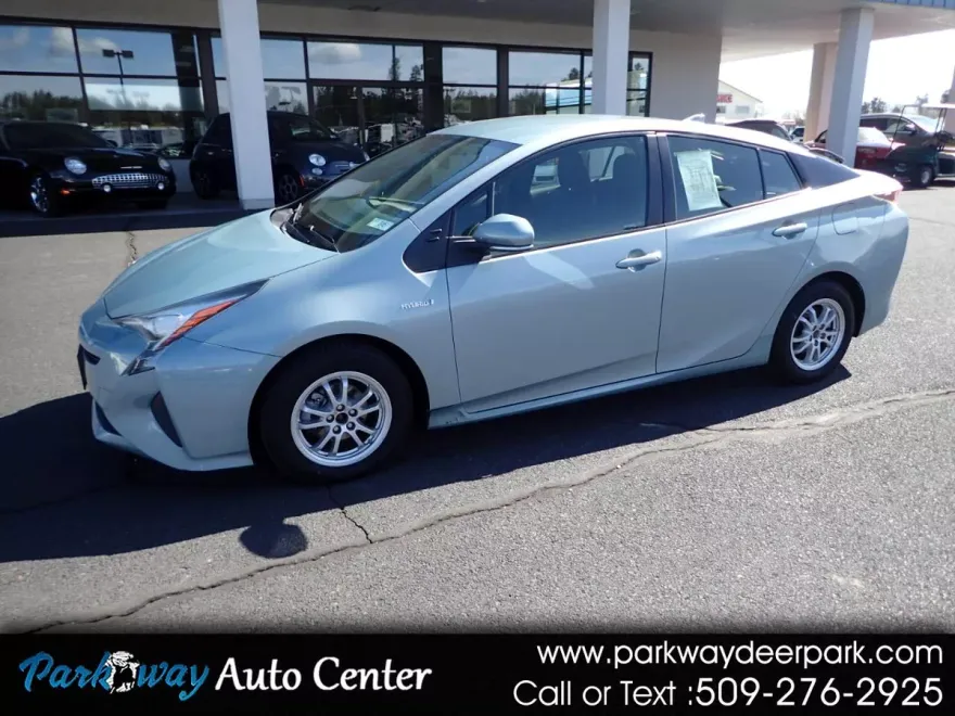 2016 Toyota Prius Two photo 1