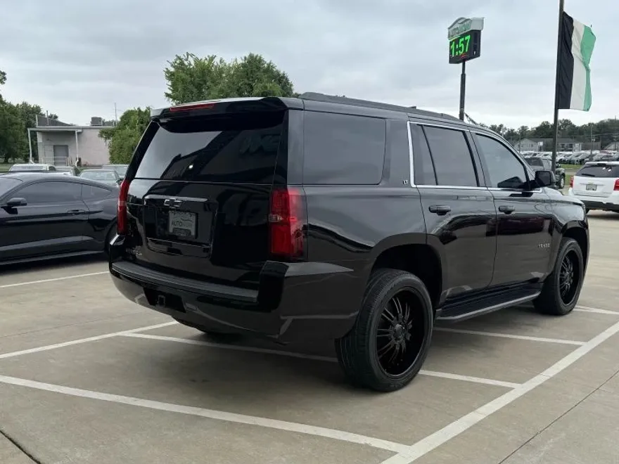 2016 Chevrolet Tahoe LT photo 1
