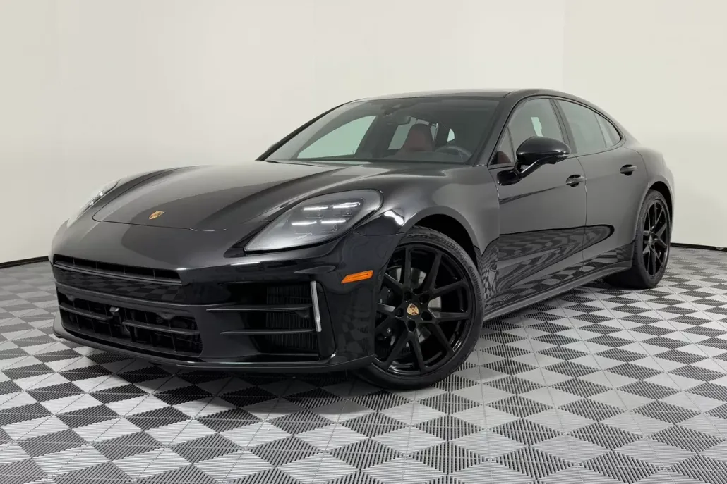 2026 Porsche Panamera 4 photo 1