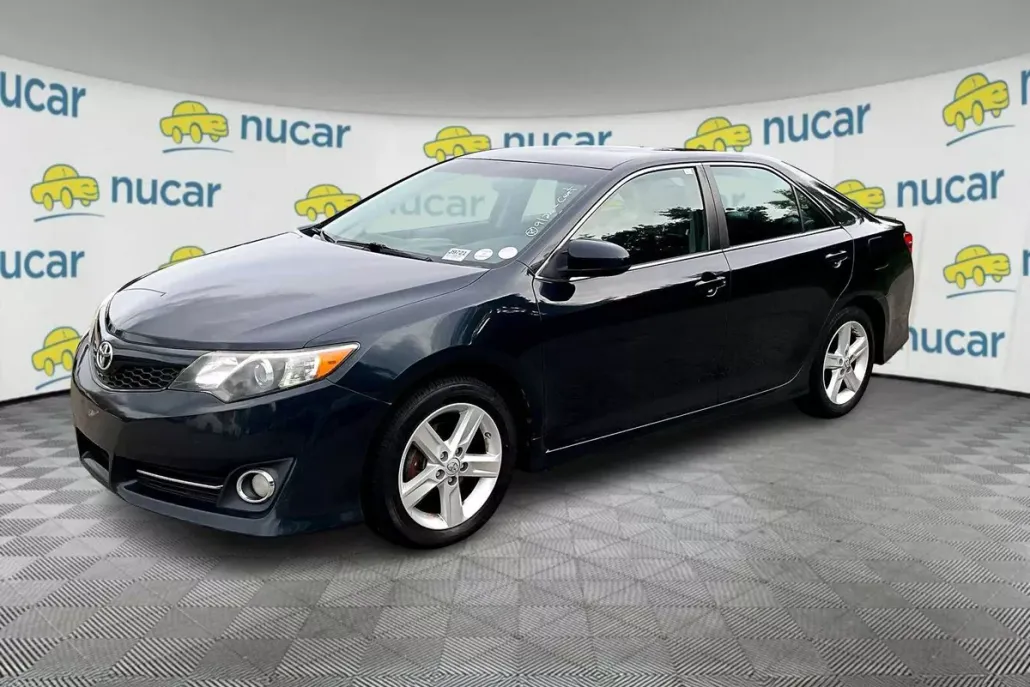 2014 Toyota Camry SE photo 1