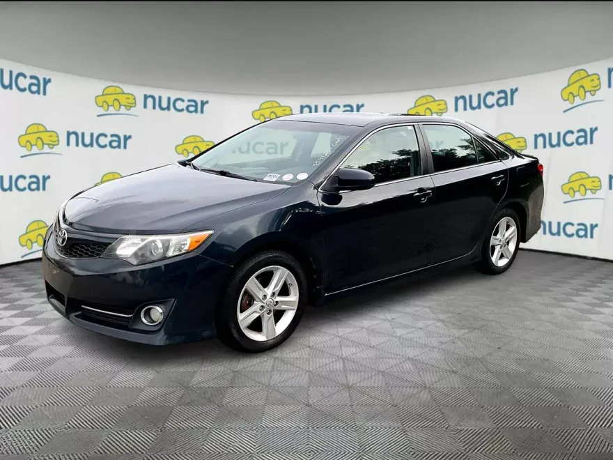 2014 Toyota Camry SE photo 1