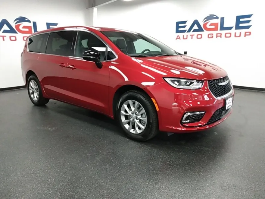 2025 Chrysler Pacifica photo 1