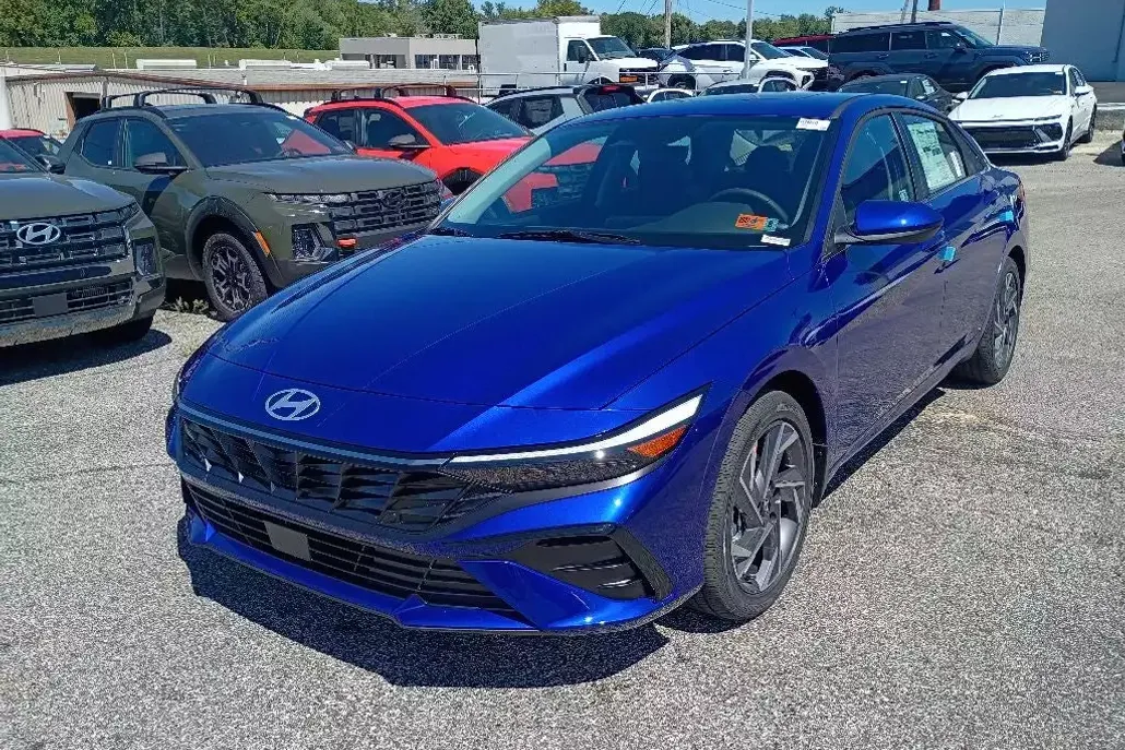 2025 Hyundai Elantra SEL Convenience photo 1
