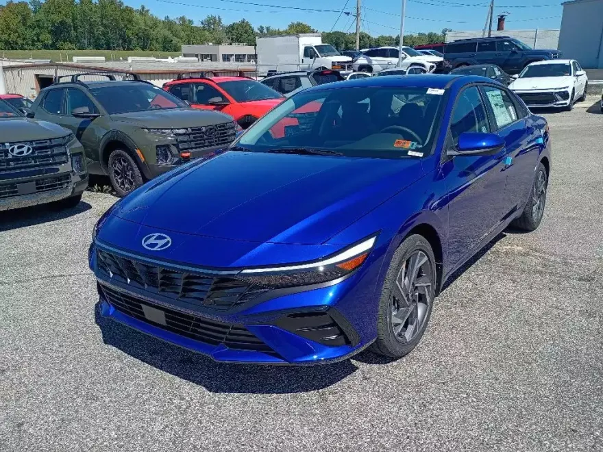 2025 Hyundai Elantra SEL Convenience photo 1