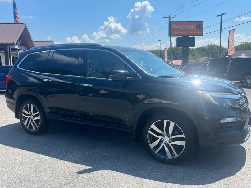 2017 Honda Pilot Elite photo 1