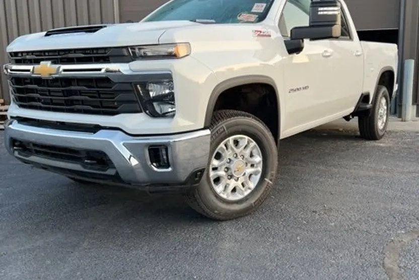 2024 Chevrolet Silverado 2500HD LT photo 1