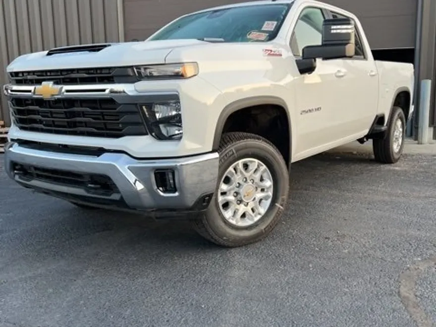 2024 Chevrolet Silverado 2500HD LT photo 1