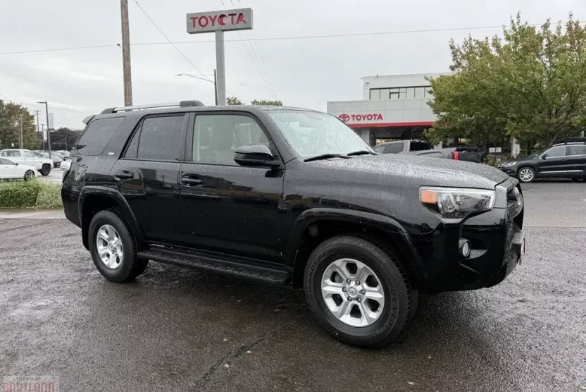 2019 Toyota 4Runner SR5 photo 1