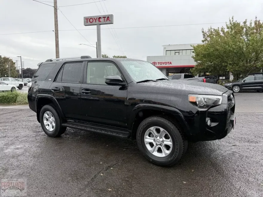 2019 Toyota 4Runner SR5 photo 1