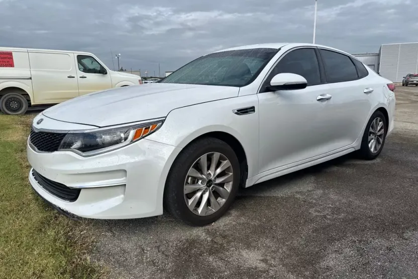 2018 Kia Optima LX photo 1