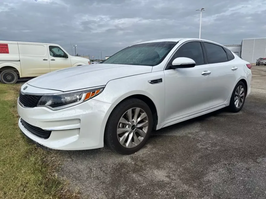 2018 Kia Optima LX photo 1