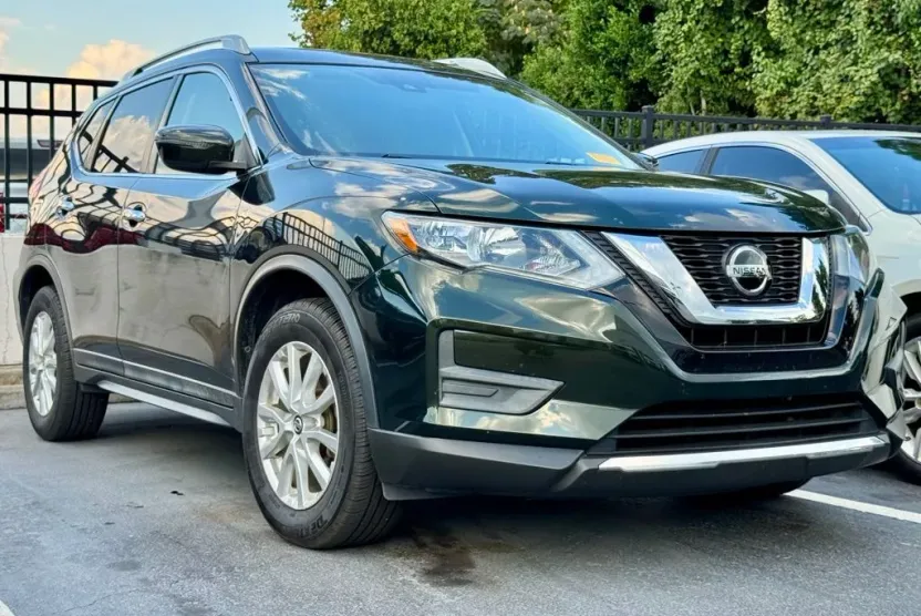 2020 Nissan Rogue SV photo 1