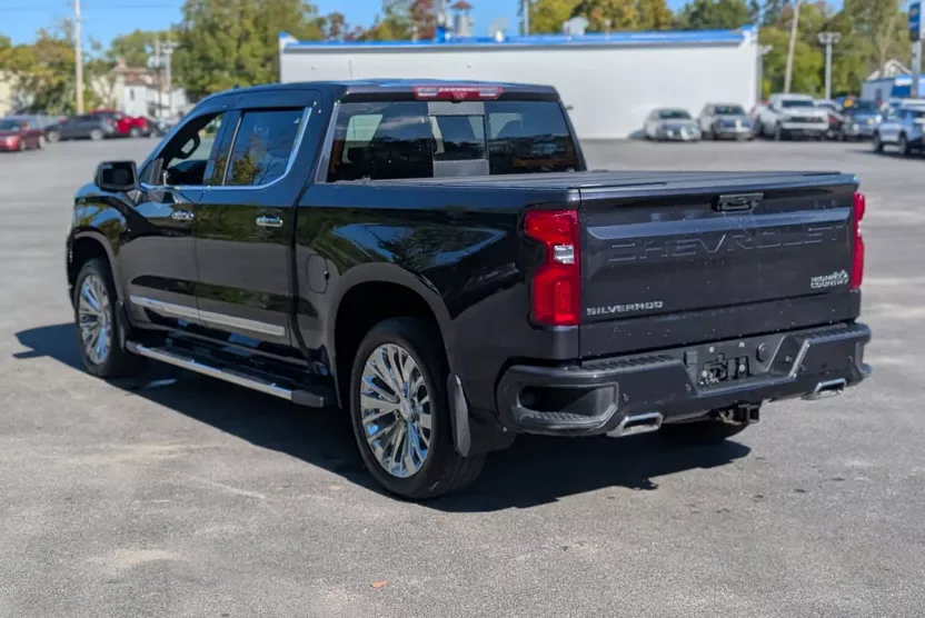 2023 Chevrolet Silverado 1500 High Country photo 1