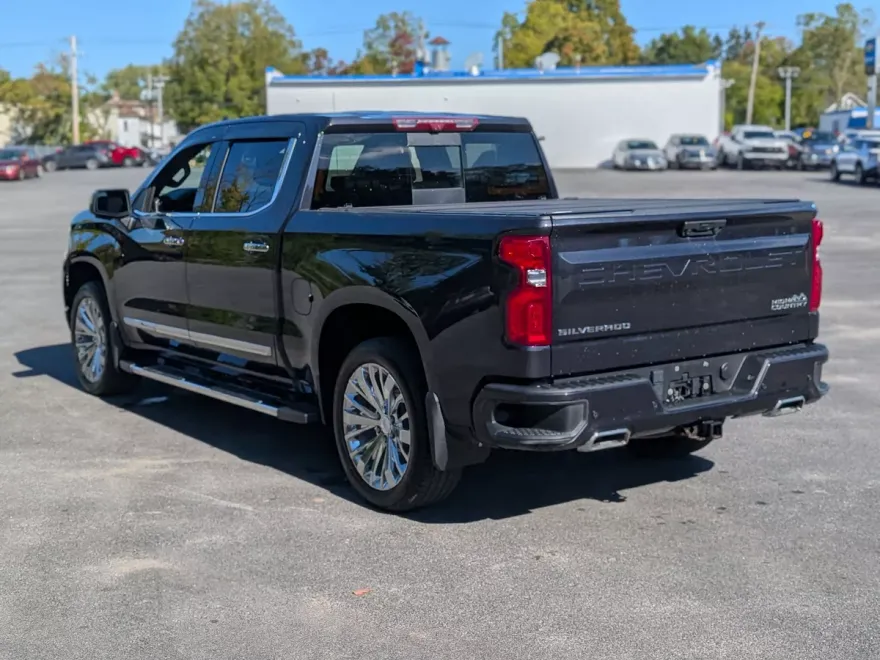 2023 Chevrolet Silverado 1500 High Country photo 1