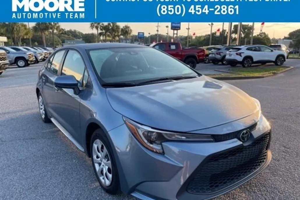 2022 Toyota Corolla LE photo 1