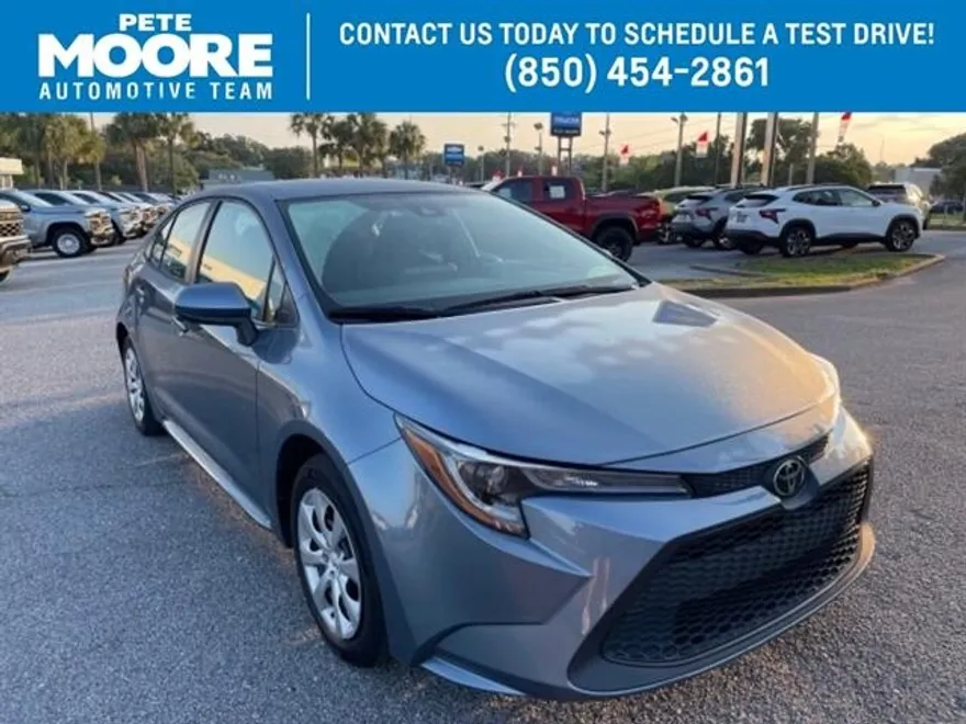 2022 Toyota Corolla LE photo 1