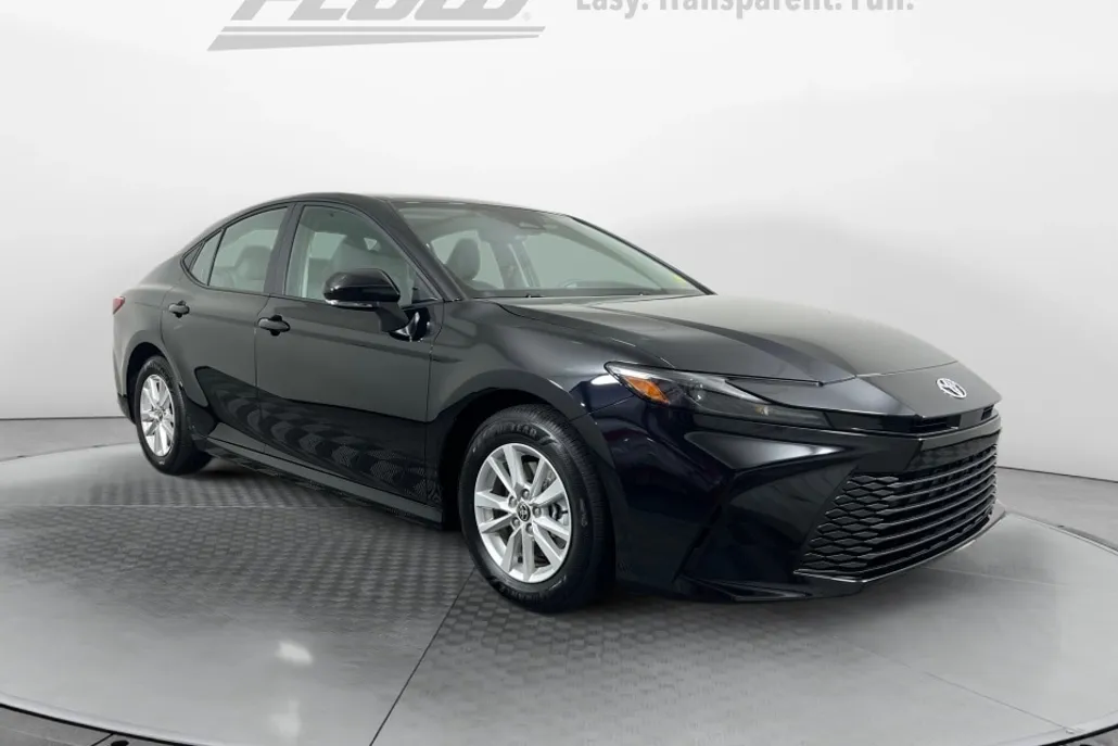 2025 Toyota Camry LE photo 1