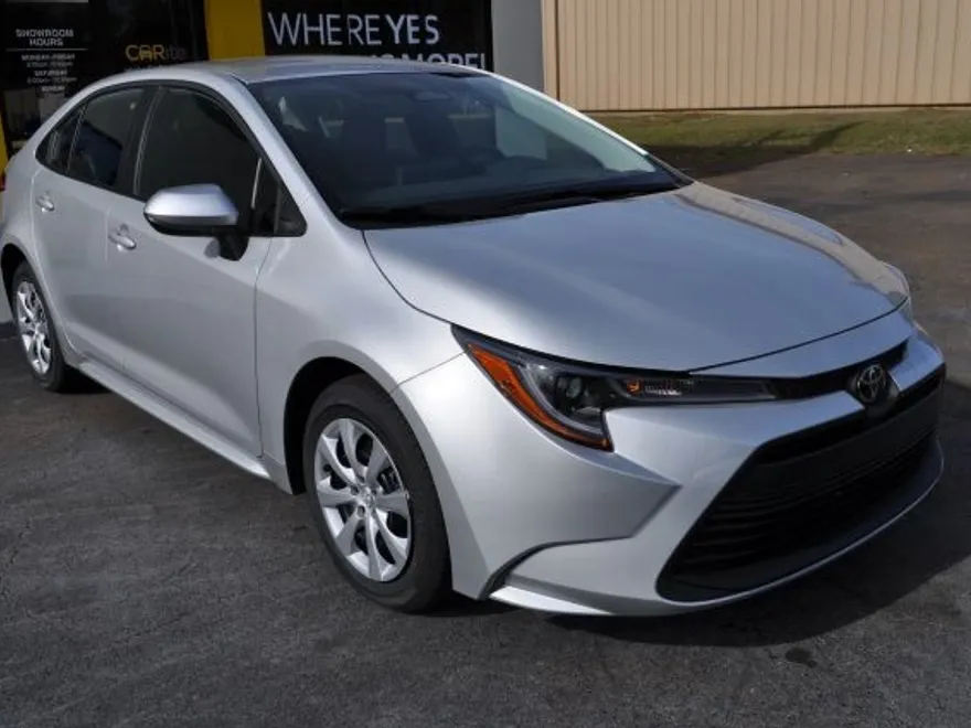 2024 Toyota Corolla LE photo 1