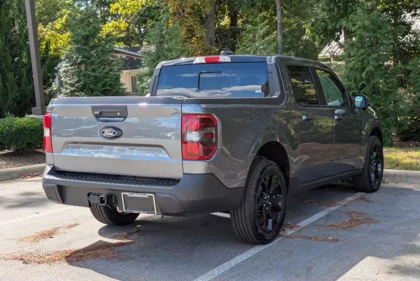 2025 Ford Maverick Lariat photo 1