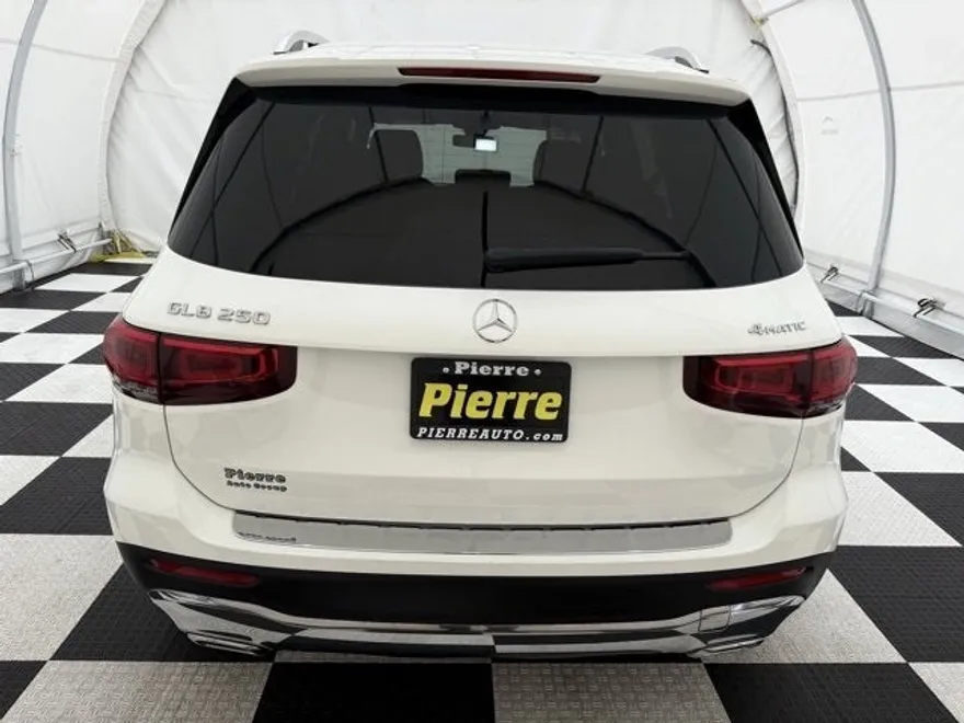 2023 Mercedes Benz GLB 250 4MATIC photo 1