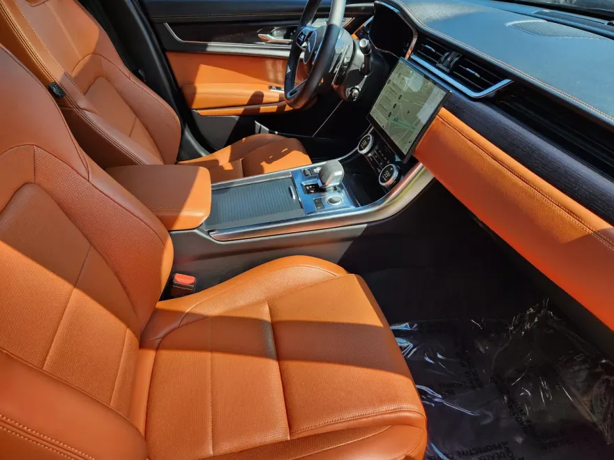 2024 Jaguar XF P300 R-Dynamic SE photo 1