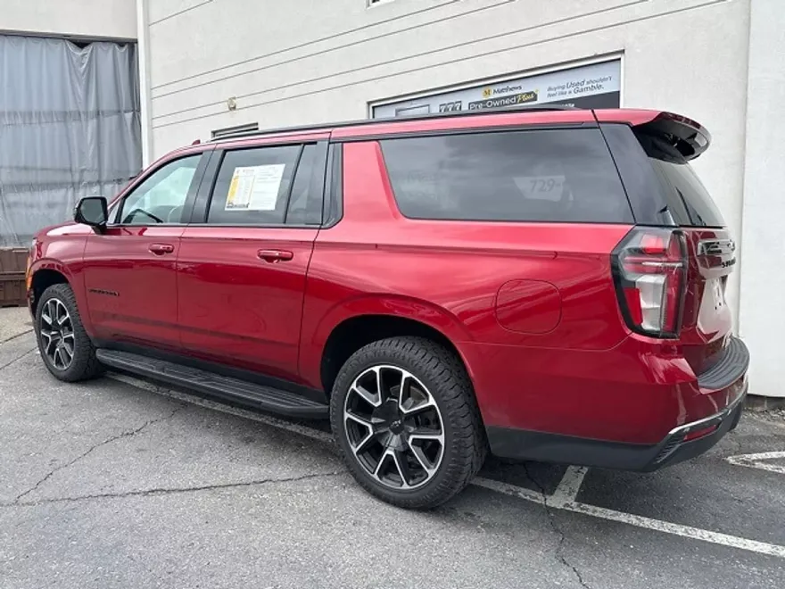 2022 Chevrolet Suburban RST photo 1