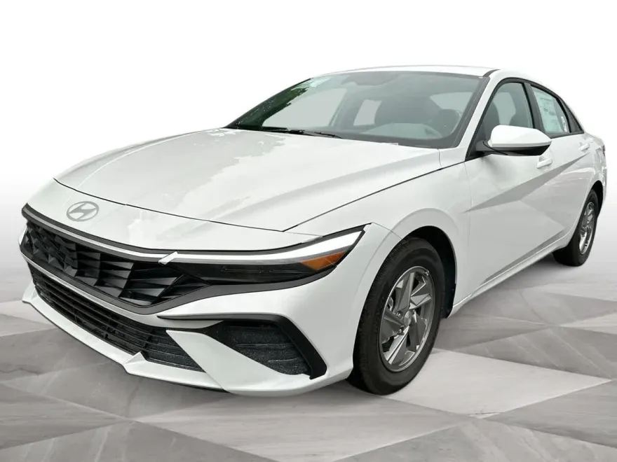 2025 Hyundai Elantra SE photo 1