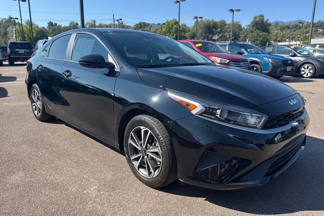 2024 Kia Forte LXS photo 1
