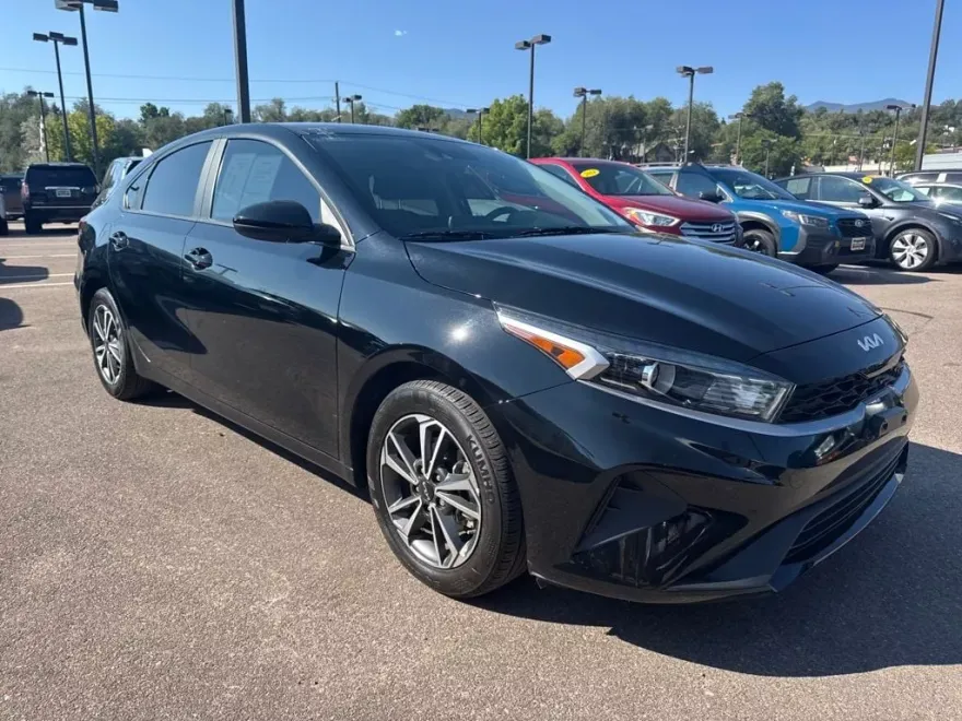2024 Kia Forte LXS photo 1