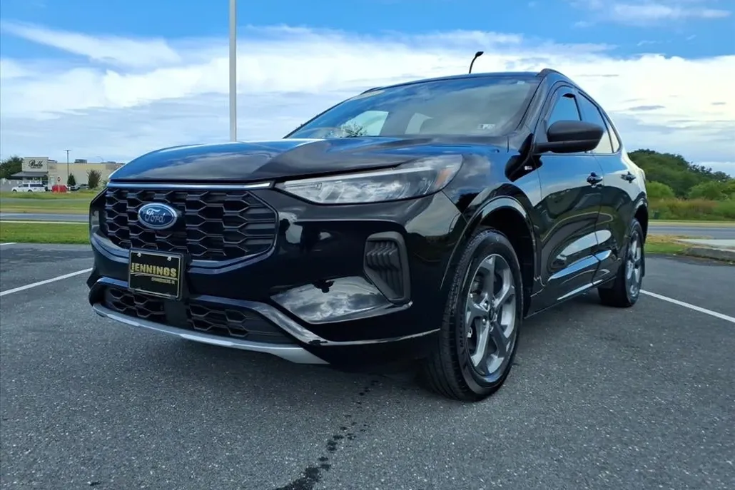 2023 Ford Escape ST-Line photo 1